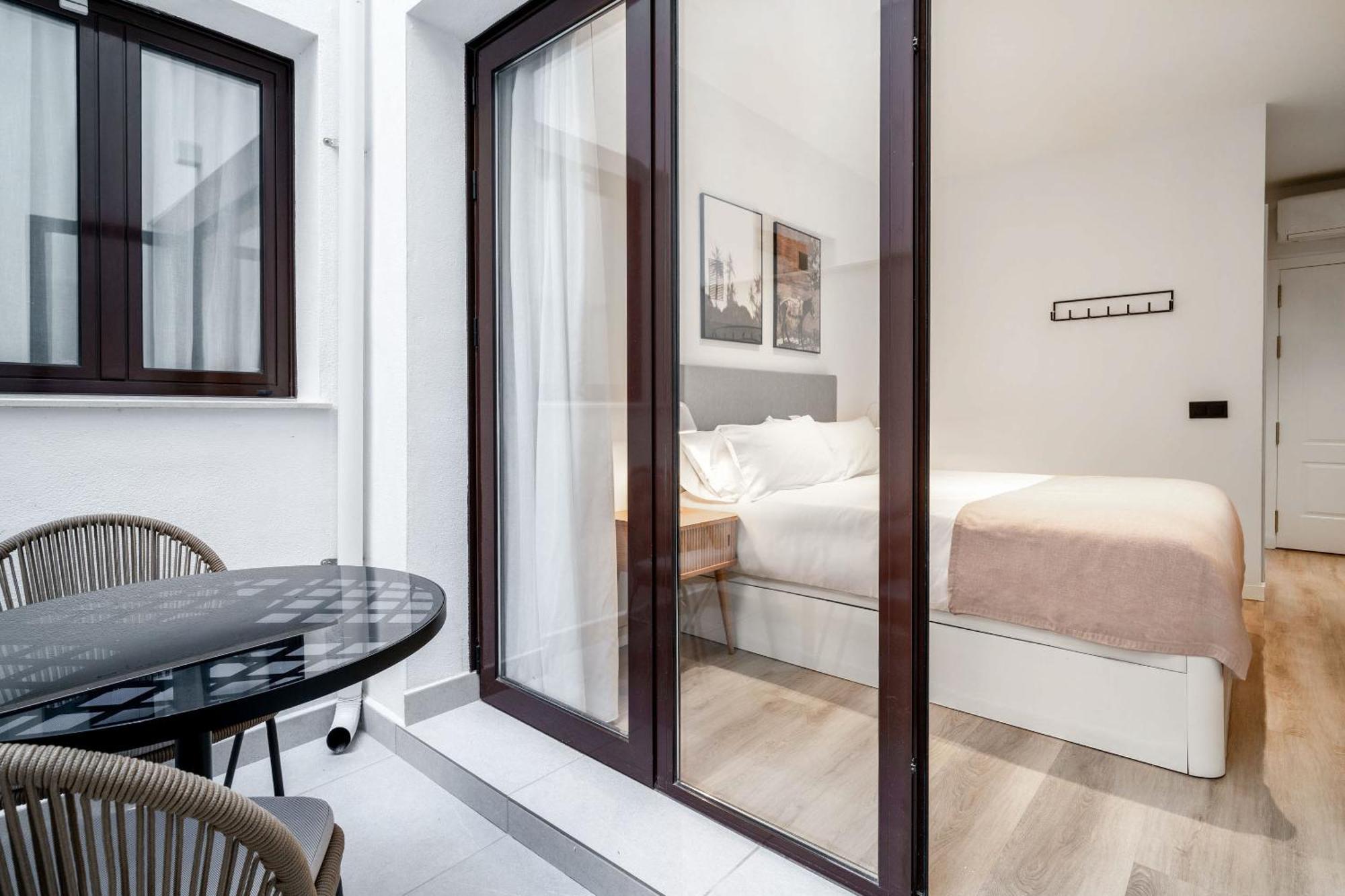 Limehome Malaga Calle Victoria Exterior foto